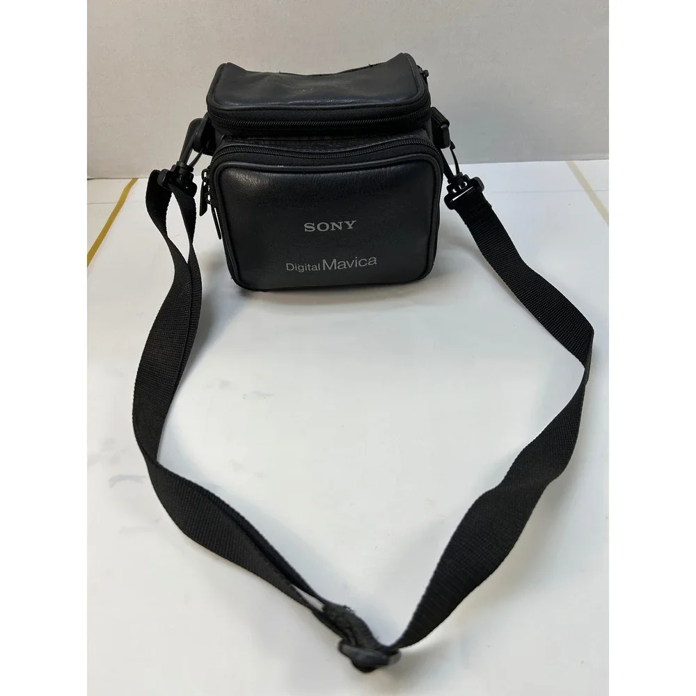 Sony Digital Mavica MVC-FD85 Camera Bundle Floppy Disk 1.3MP AC-L10B Charger Bag
